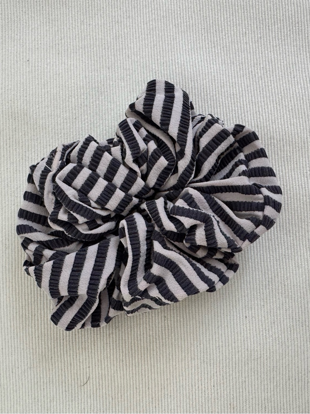 Solid & Striped The Seersucker Scrunchie